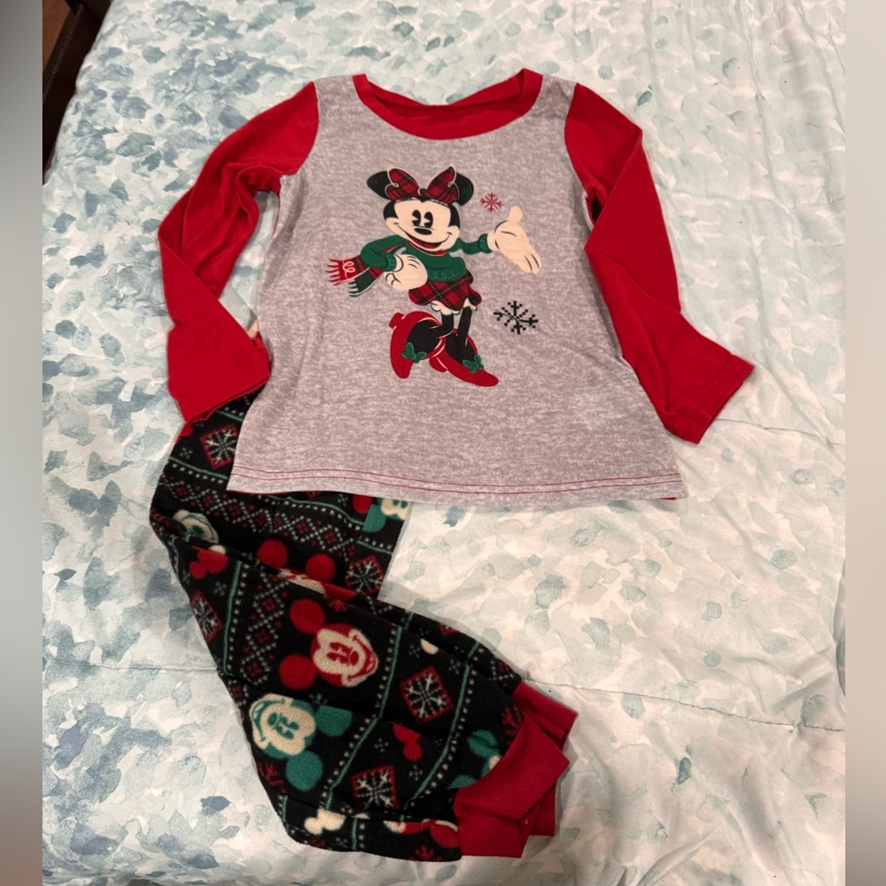 Minnie mouse, Christmas, pajamas, Disney, red green black, size 6 girls like new